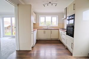 Kitchen / Breakfast Room- click for photo gallery